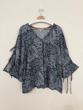 Suzanne Betro Gray Paisley V-Neck Tunic